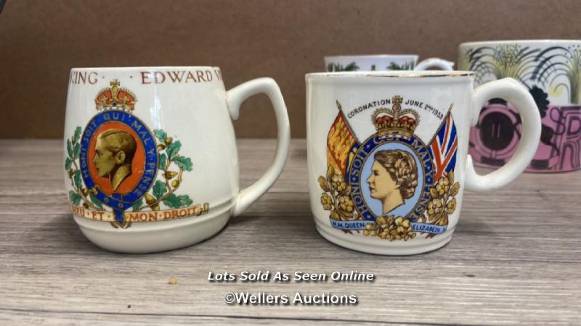 ASSORTED COMMEORATIVE WARES INCLUDING SILVER JUILEE METAL CUP, EDWARD VIII MUG BY J&G MEAKIN AND - Bild 2 aus 10