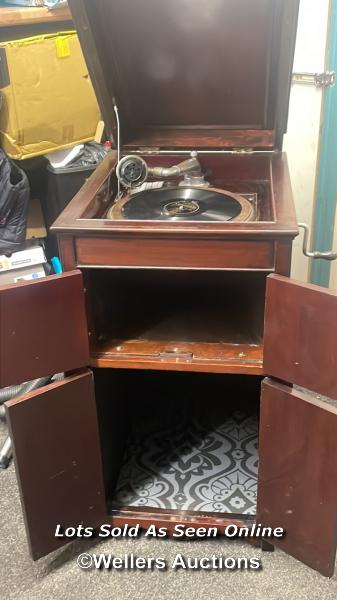 VINTAGE MAHOGANY CASED GRAMOPHONE, IN WORKING ORDER - Image 6 of 9