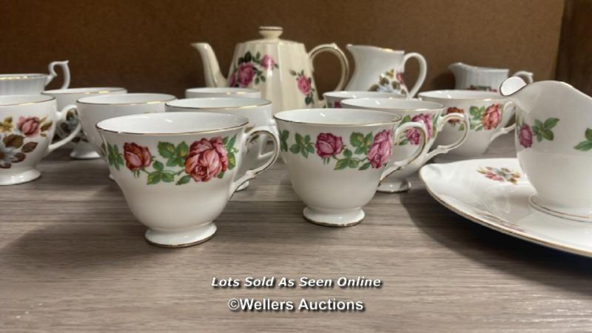 ASSORTED PART TEA SERVICE INCLUDING ROYAL CROFTON, CHODZIEZ AND GAINSBOROUGH (29) - Image 2 of 9