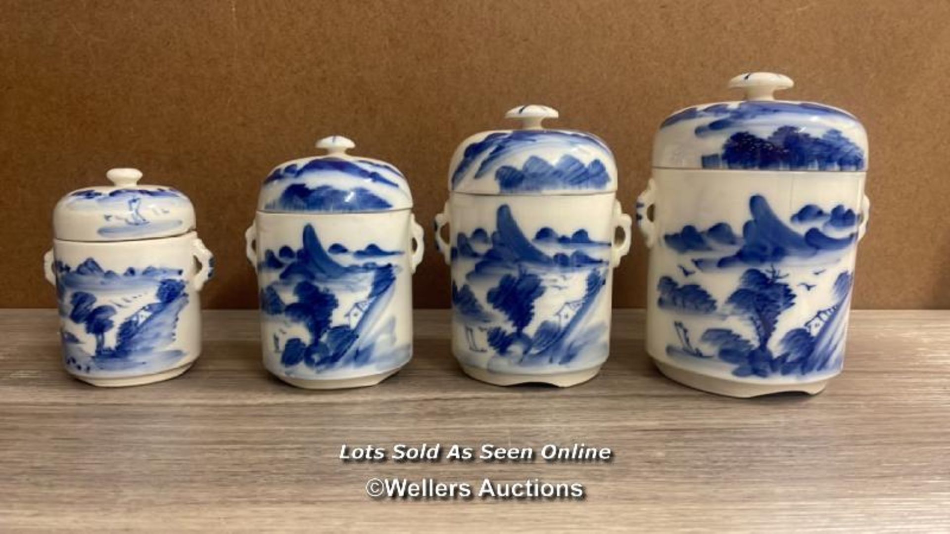 GRADUATED SET OF ORIENTAL BLUE & WHITE STORAGE JARS WITH COVERS, TALLEST 19CM HIGH