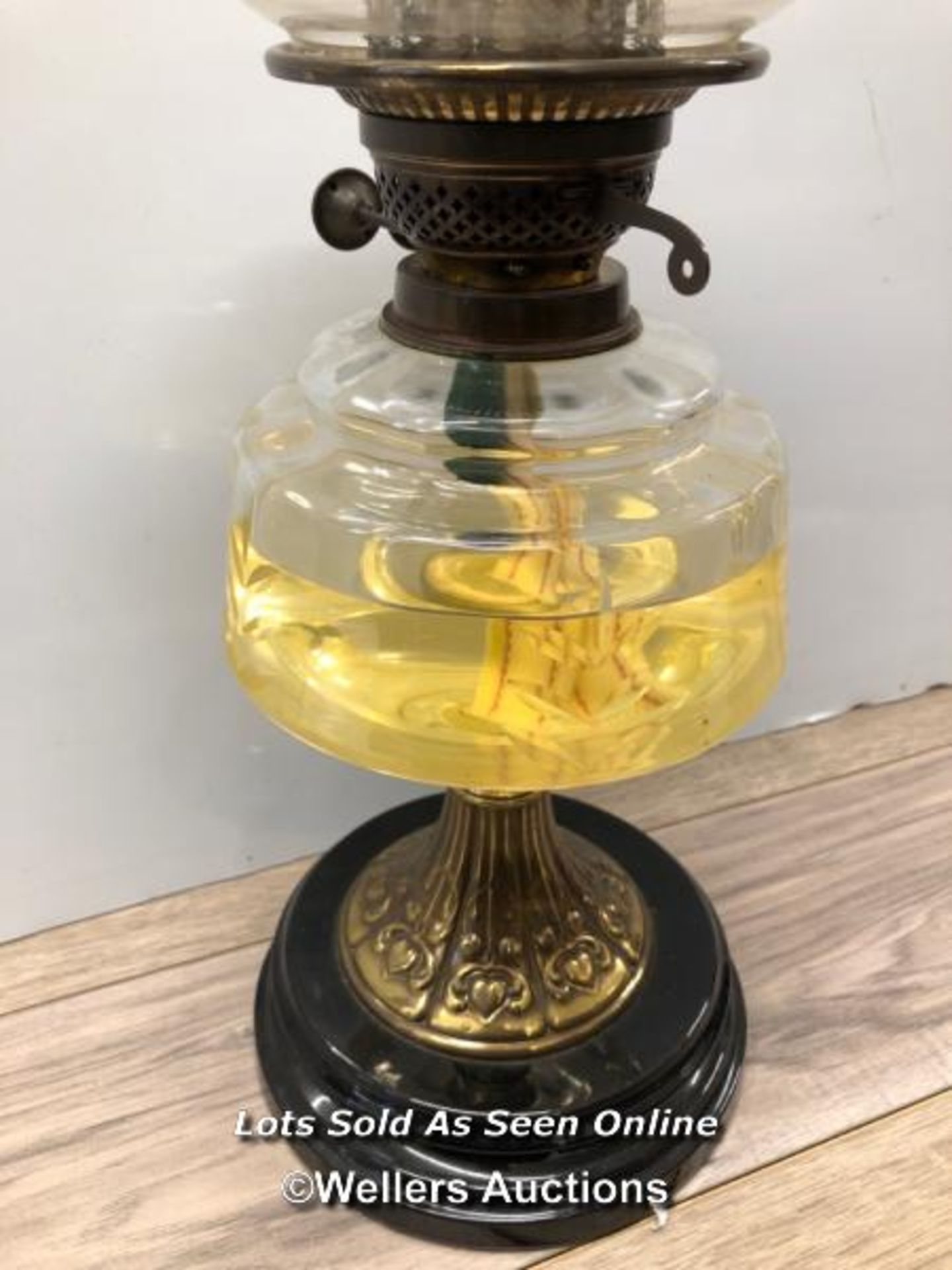 OIL LAMP, ETCHED GLASS SHADE, GLASS RESERVOIR AND BRASS BASE - Image 2 of 4