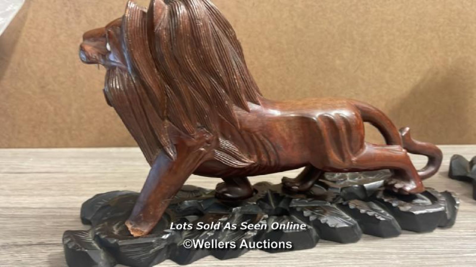 PAIR OF ORIENTAL LIONS ON HARDWOOD BASE, ONE FOOT DAMAGED, 17CM HIGH - Image 7 of 9