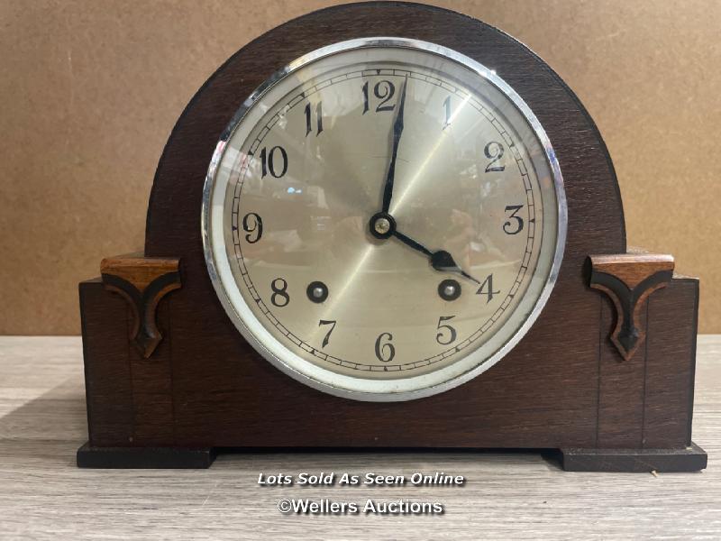 1930'S OAK MANTLE CLOCK, TWO TRAIN MOVEMENT