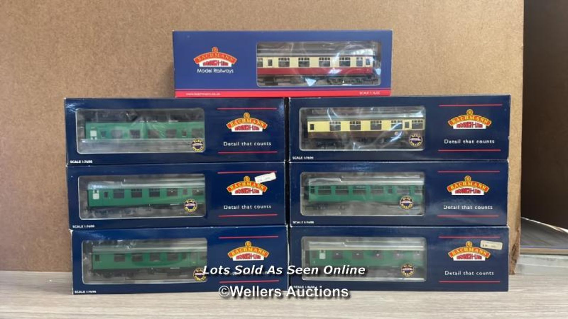 BACHMANN 00 SCALE, SEVEN CARRIAGES, BOXED, SEE PHOTOS FOR DETAILS