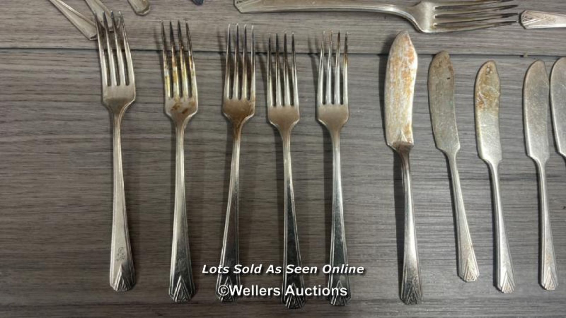 A LARGE COLLECTION OF COMMUNITY PLATE CUTLERY, COFFEE POT, MILK JUG, SUGAR BOWL AND SUGAR NIPS - Image 12 of 16