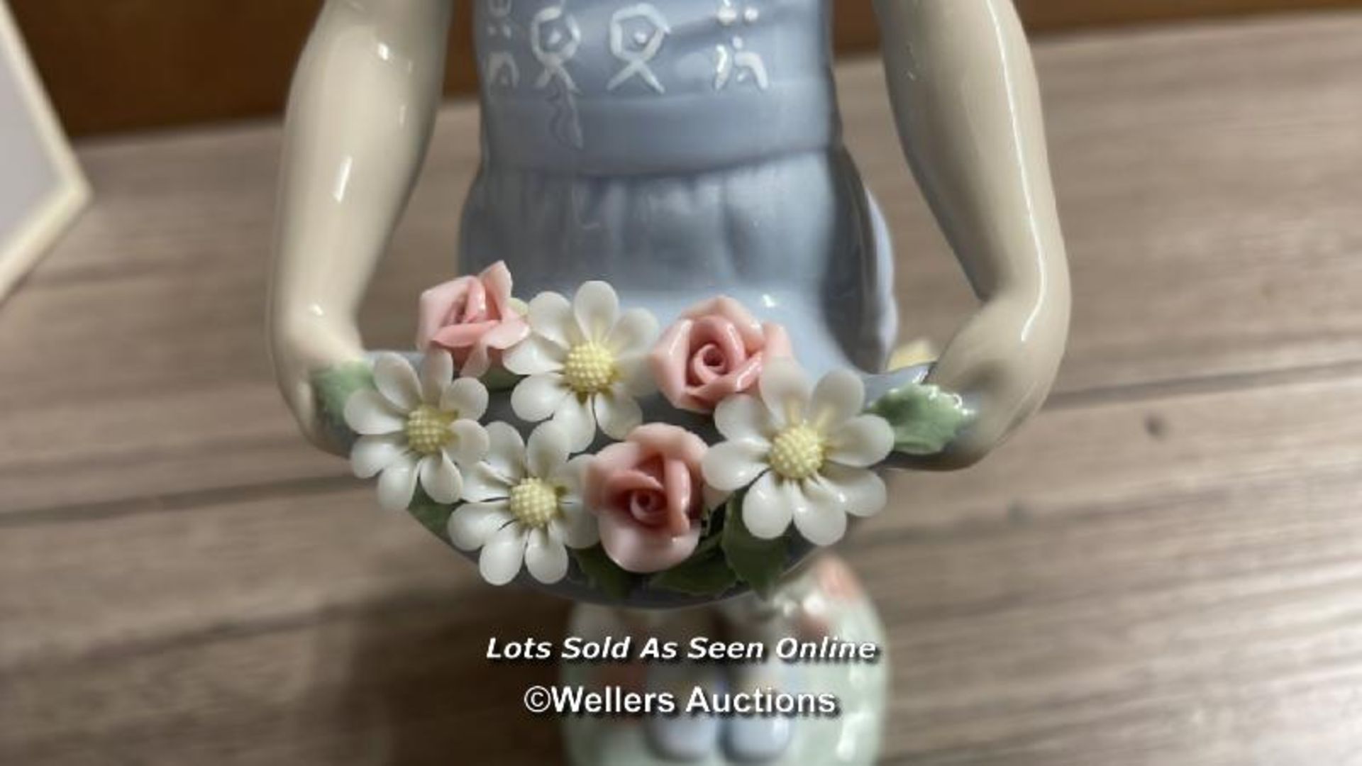 LLADRO "FLOWERS ON THE LAP" NO.01284, BOXED - Image 4 of 10