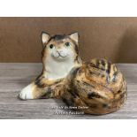 BABBACOMBE POTTERY CAT HAND DECORATED BY PHILIP LAURESTON, VERY GOOD CONDITION, 12CM HIGH