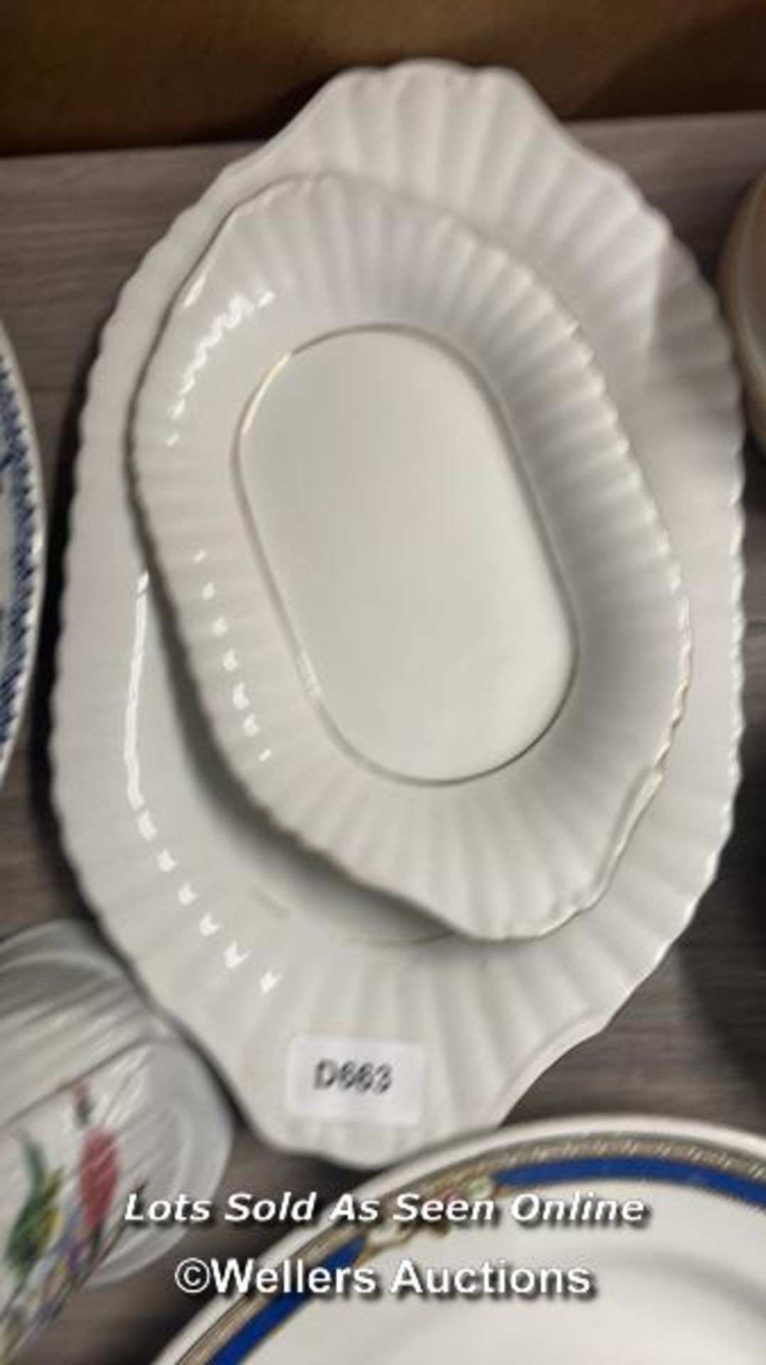 ASSORTED OVAL SERVING PLATTERS, PEARCED BOWL, PLATES, VASE AND MODERN CLOCK (25) - Image 6 of 16