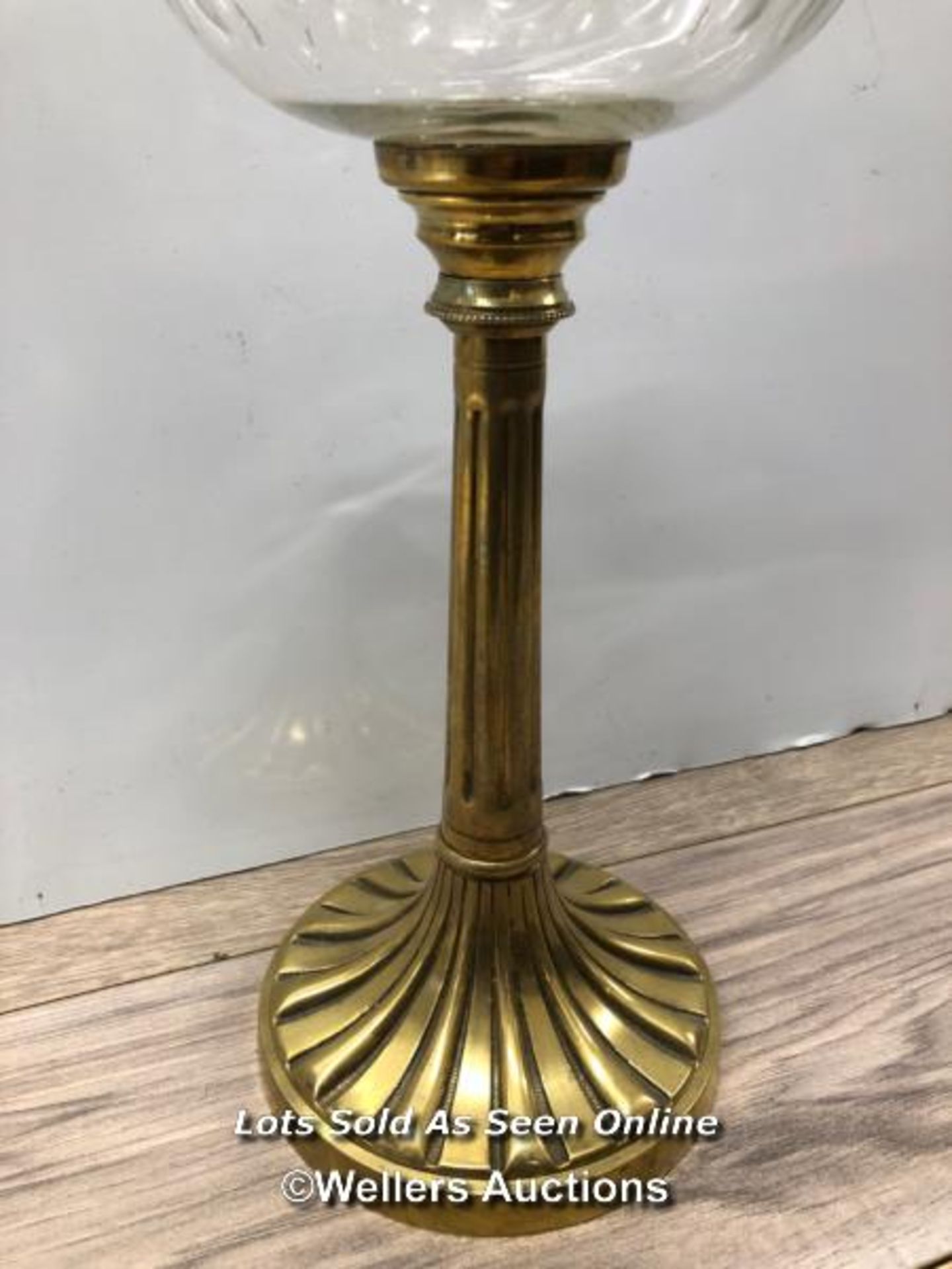 *TALL AND SLENDER OIL LAMP, GLASS RESERVOIR AND BRASS BASE - Image 3 of 4