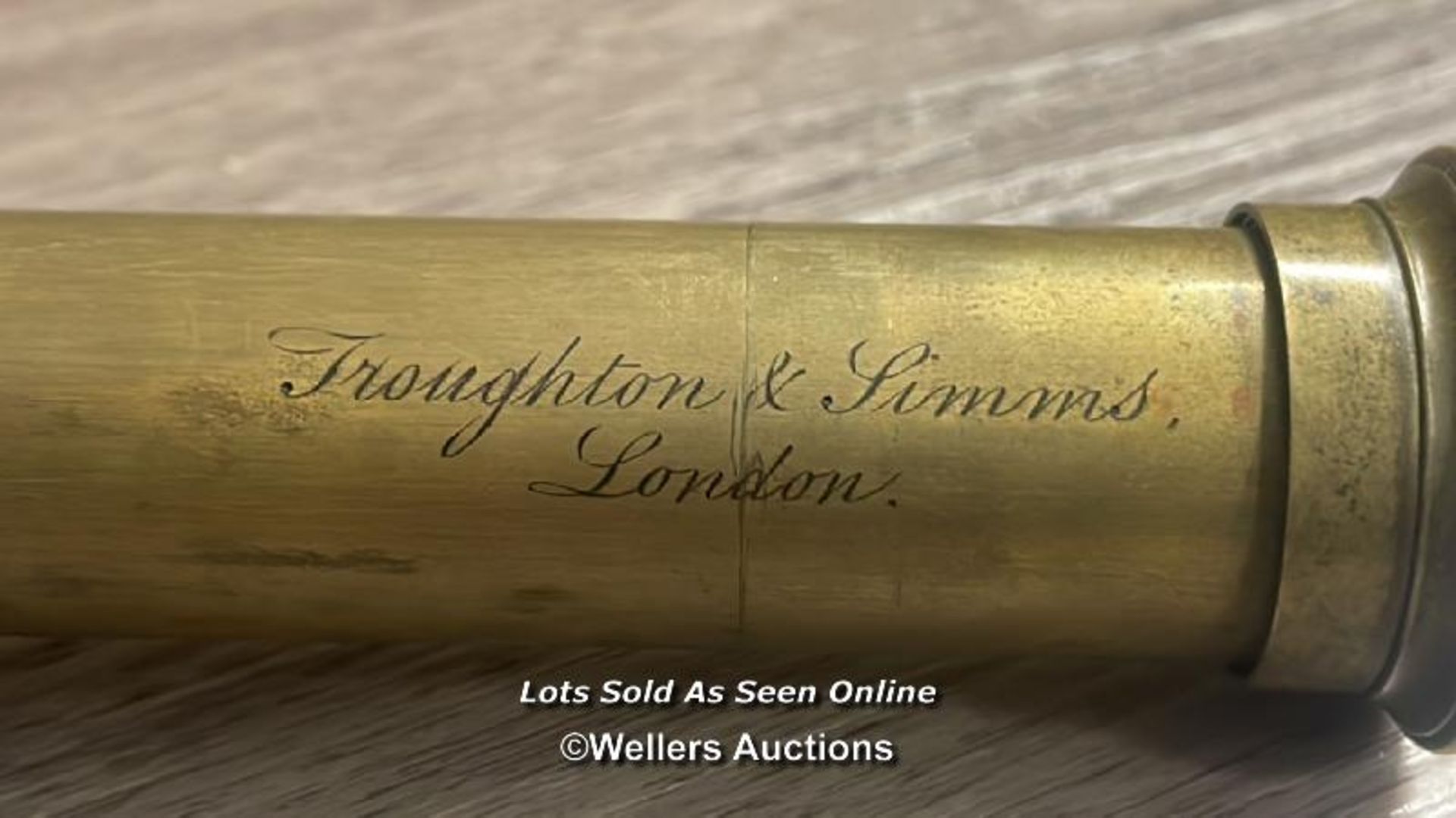 *EARLY VICTORIAN TROUGHTON & SIMMS 4 DRAW BRASS AND MAHOGANY TELESCOPE, 61.5CM LONG (EXTENDED) - Image 4 of 8