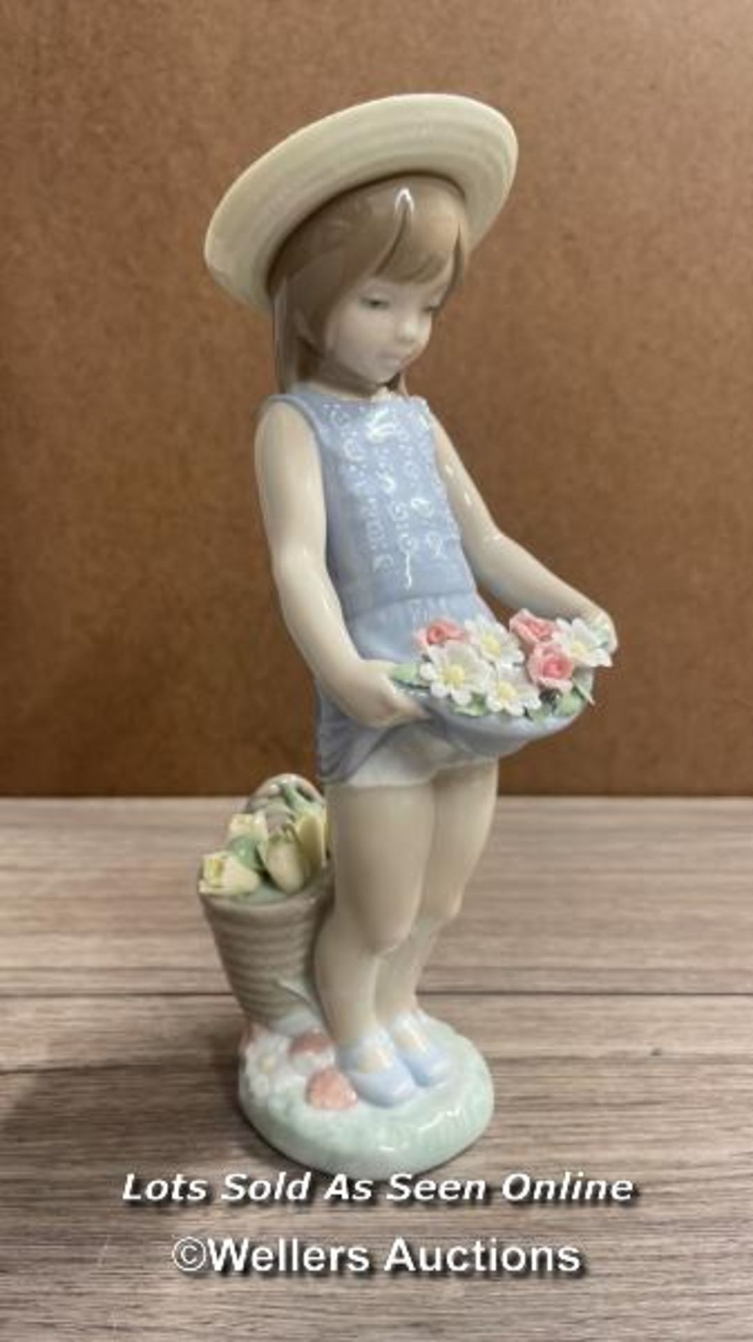 LLADRO "FLOWERS ON THE LAP" NO.01284, BOXED - Image 2 of 10