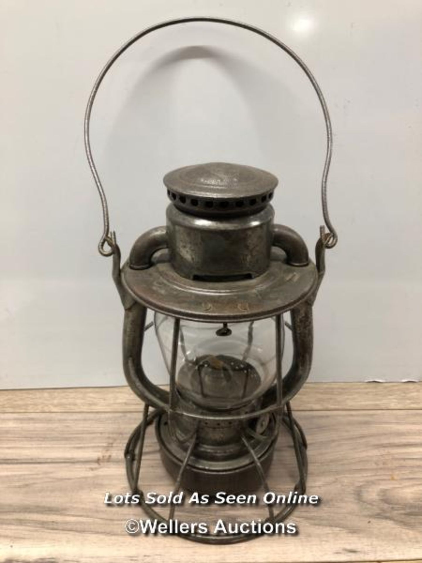 *METAL PARAFFIN LAMP