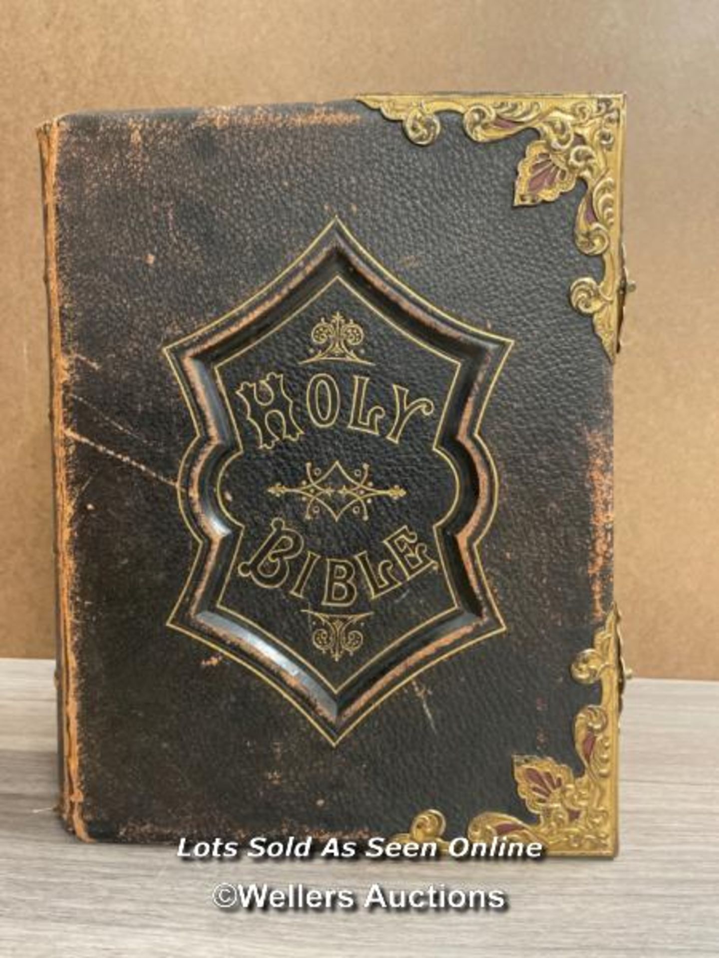 ILLUSTRATED NATIONAL FAMILY BIBLE PUBLISHED BY T.THORNE & CO 1959 / 61. WITH GILT BRASS CORNERS AND