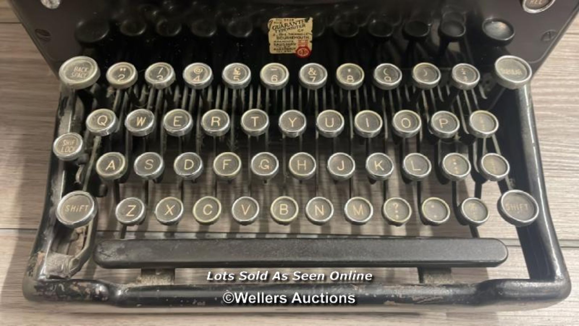 ROYAL TYPEWRITER. QWERTY KEYBOARD - Image 2 of 7