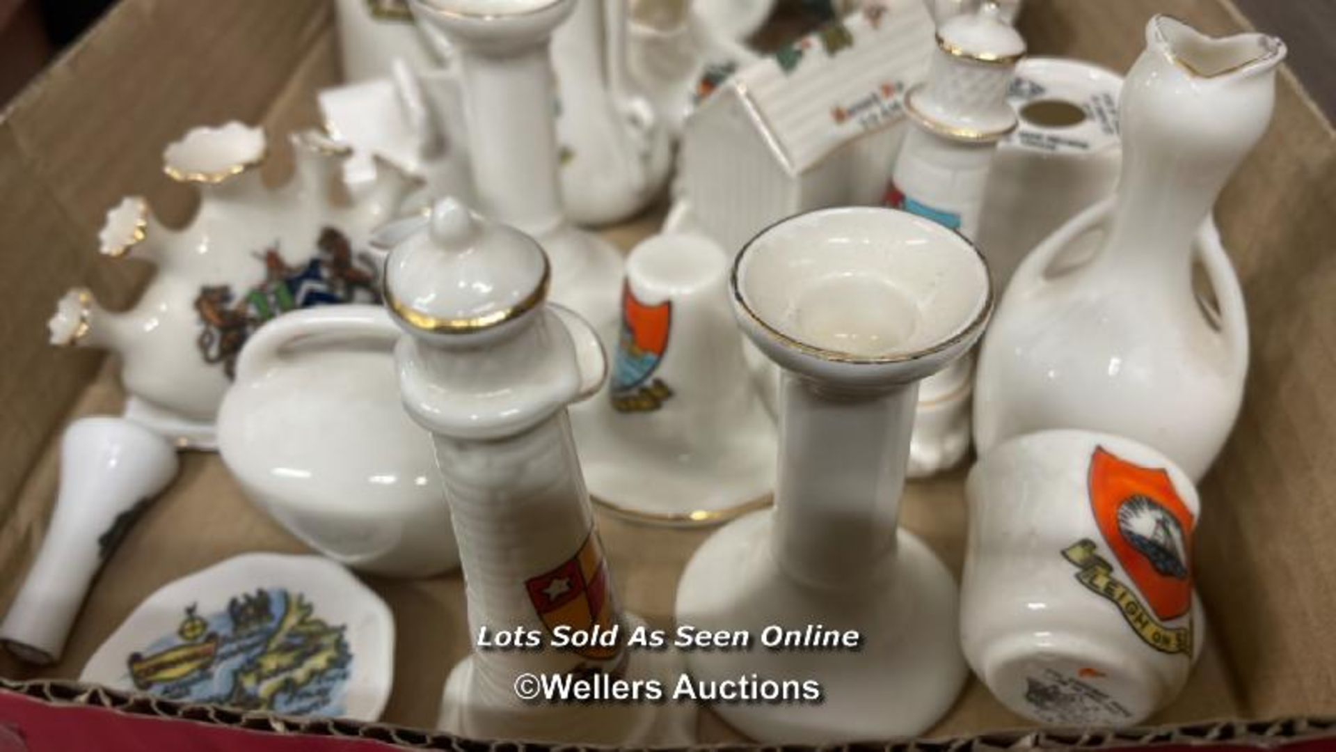 24 PIECES OF CRESTED CHINA - Image 4 of 4