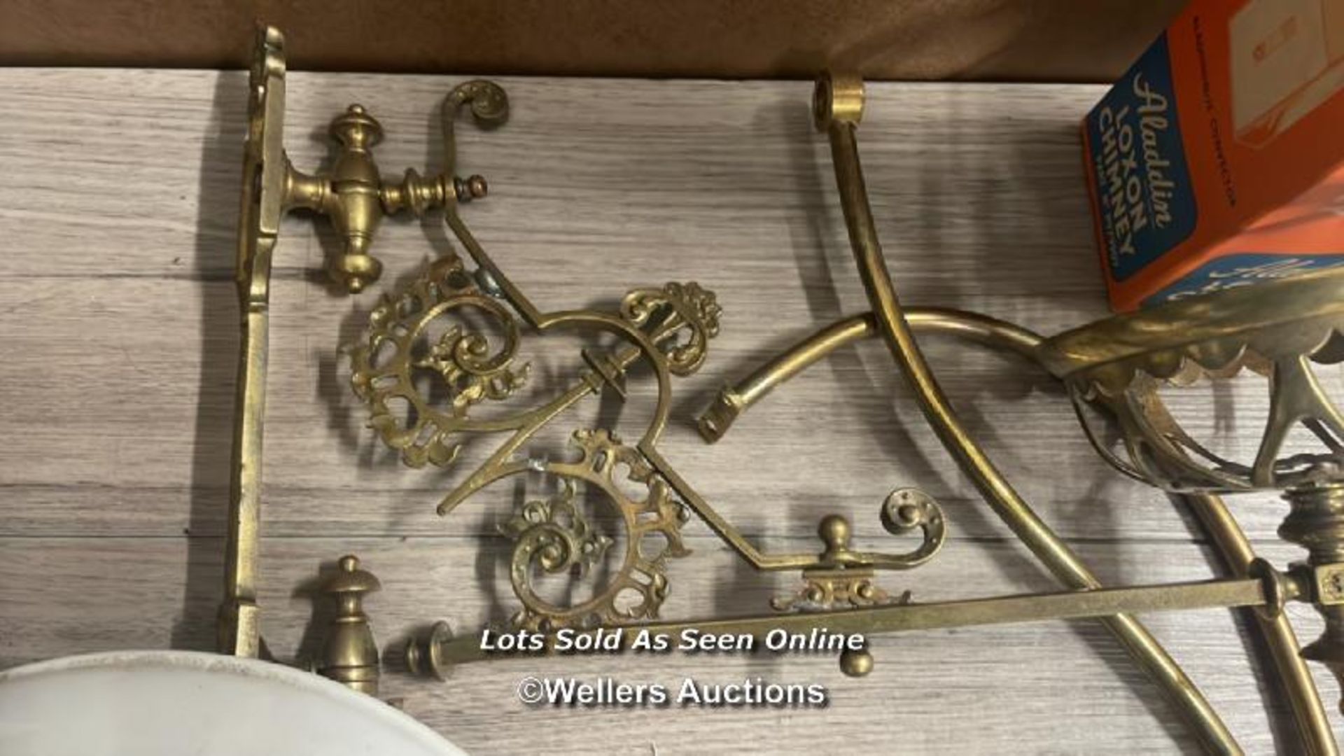 *BRASS WALL MOUNTED OIL LAMP SURROUND, LOXON CHIMNEY, BOXED - Image 3 of 5