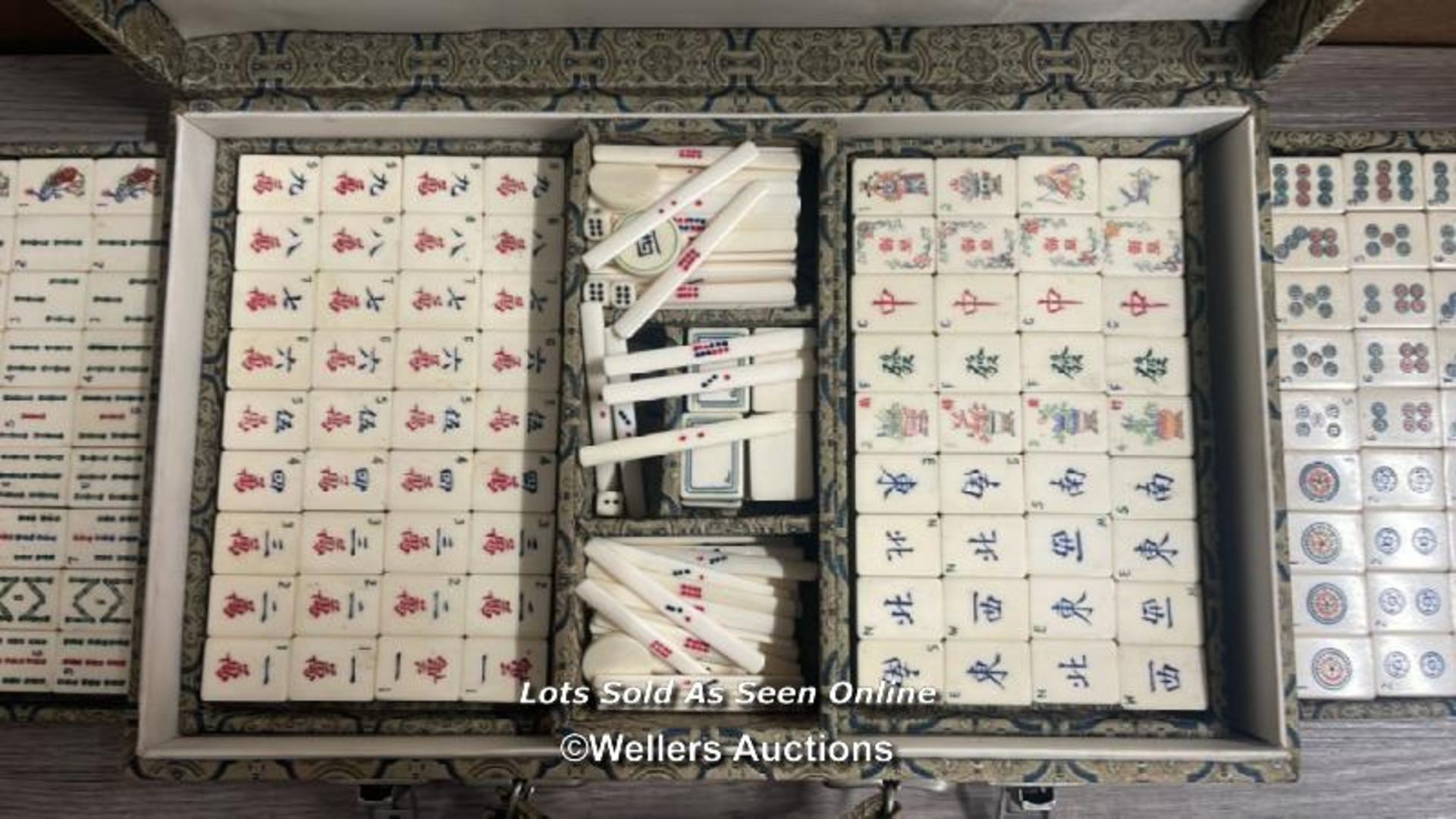 *VINTAGE BONE & BAMBOO MAHJONG SET COMPLETE IN SILK LINED CARRYING CASE - Image 2 of 7