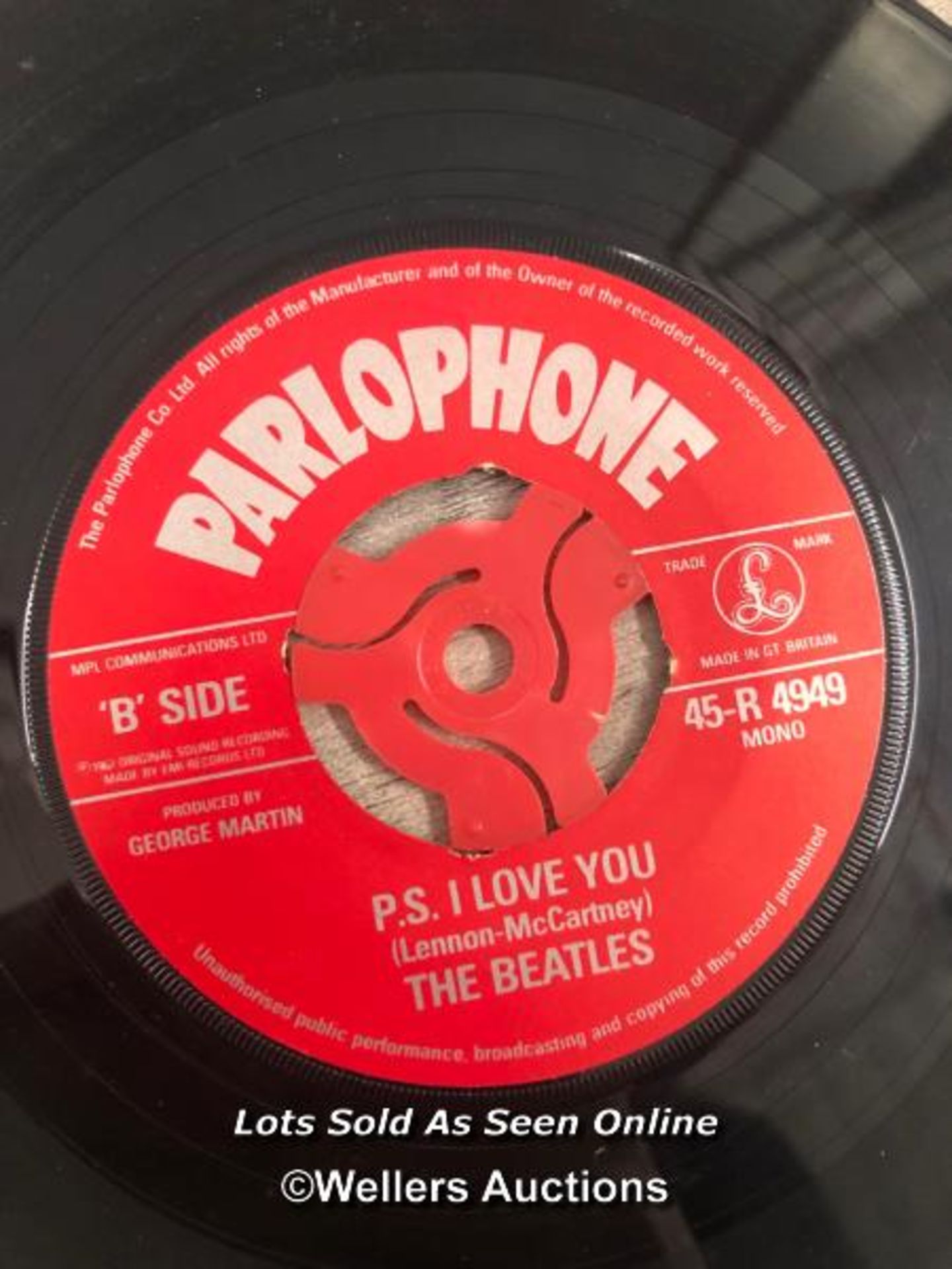 THE BEATLES - FIVE VINYL SINGLES INCLUDING 'LOVE ME DO' PARLOPHONE R 4949 1962, 'HEY JUDE' R5722, - Image 5 of 6