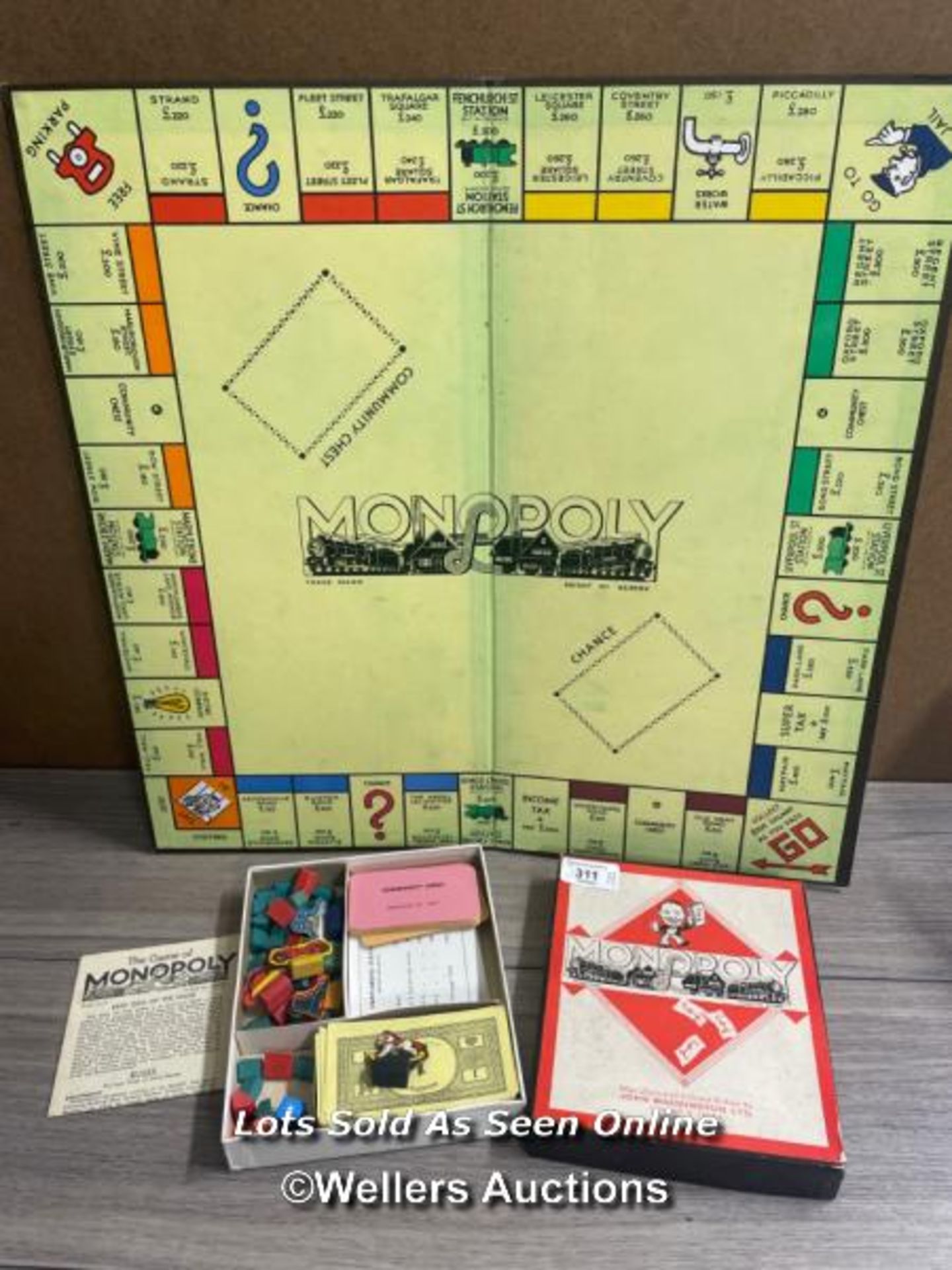 MONOPOLY SET INCLUDING BOARD