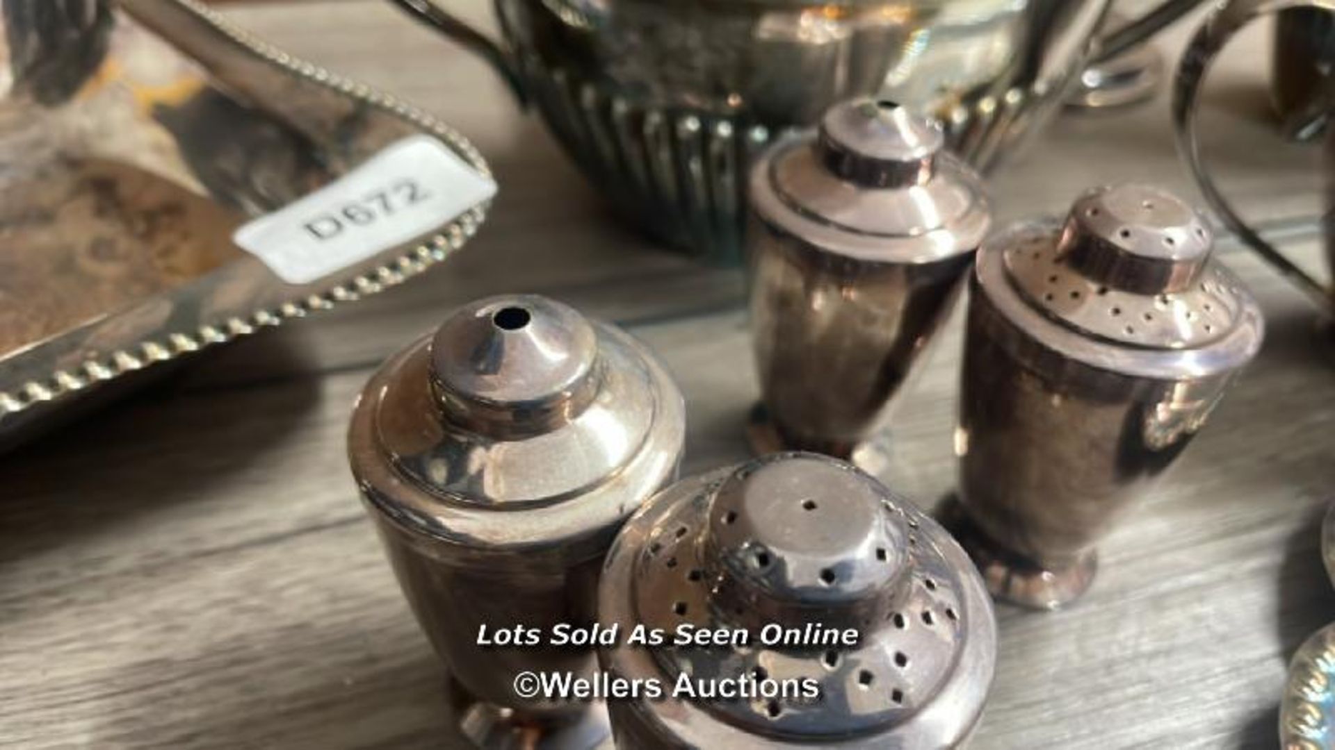ASSORTED ANTIQUE E.P.N.S WARES INCLUDING TEA POT, SALT & PEPPERS SHAKERS AND TRAY - Image 3 of 15