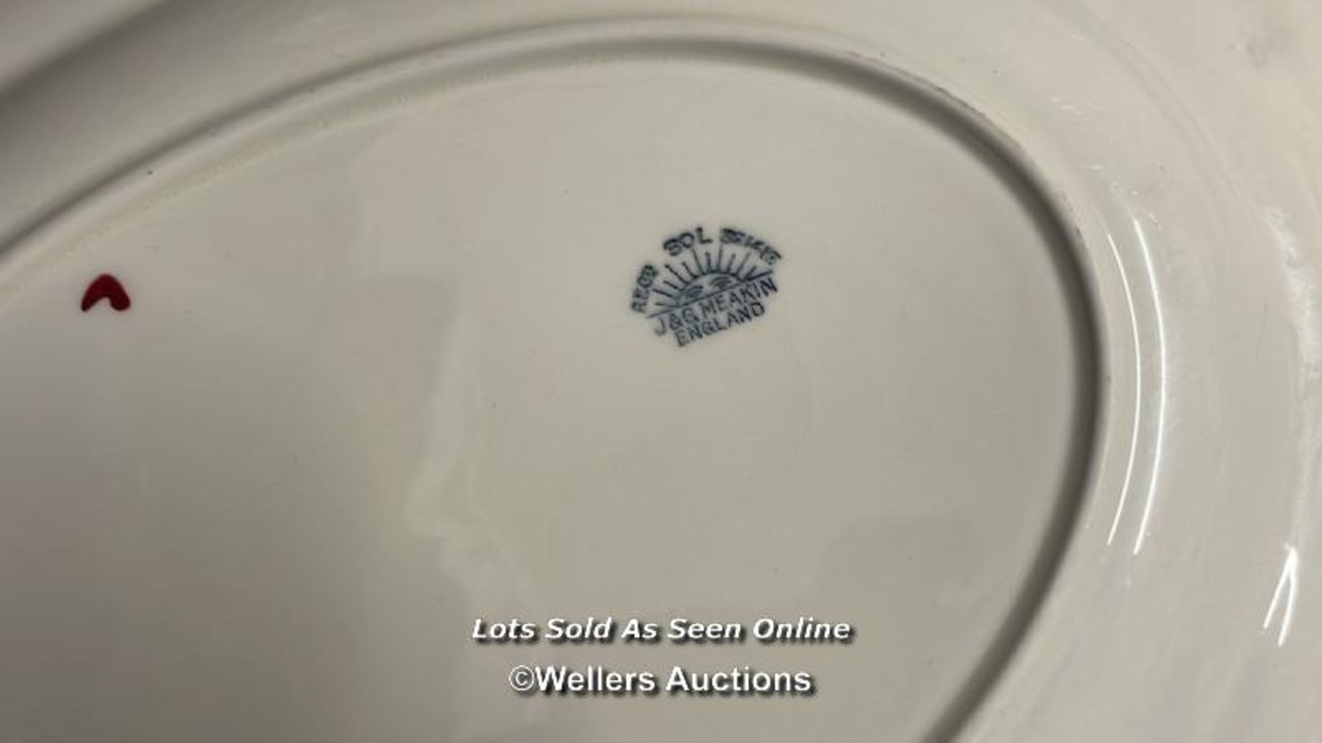 ASSORTED OVAL SERVING PLATTERS, PEARCED BOWL, PLATES, VASE AND MODERN CLOCK (25) - Image 15 of 16