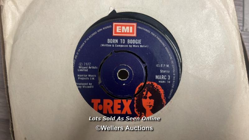 OVER 40 ASSORTED VINYL SINGLES OF MIXED GENRES INCLUDING T-REX, MADNESS, UFO AND PRINCE - Image 4 of 14