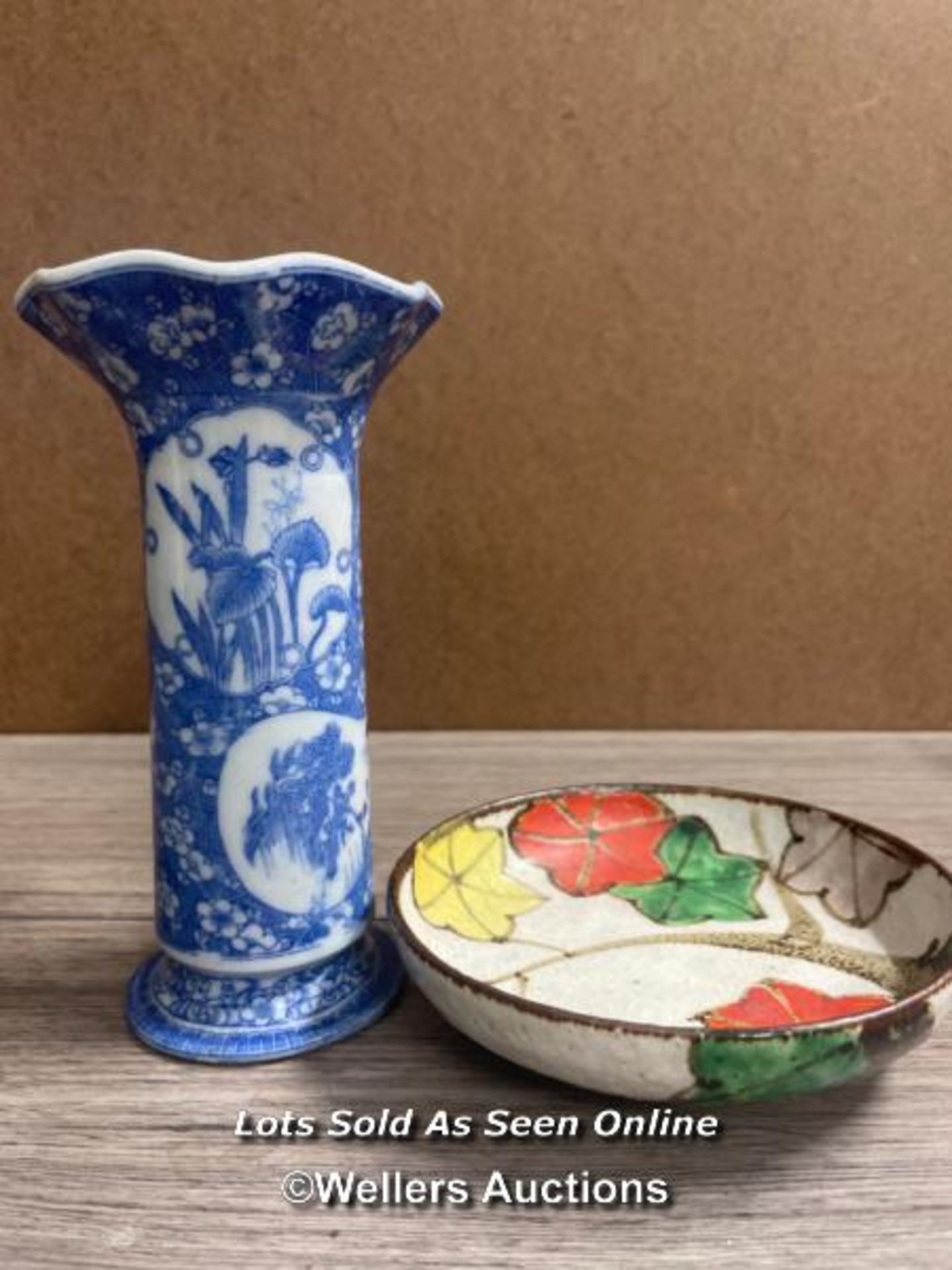 MODERN CHINESE BLUE AND WHITE VASE; A CERAMIC DISH