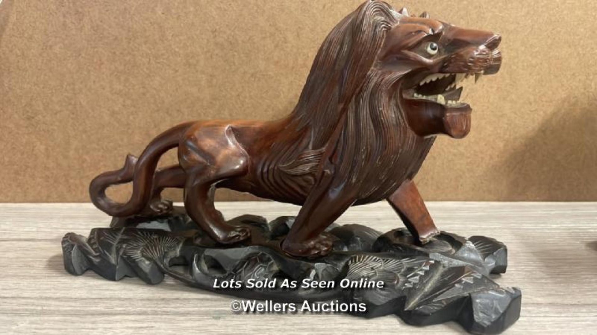 PAIR OF ORIENTAL LIONS ON HARDWOOD BASE, ONE FOOT DAMAGED, 17CM HIGH - Image 6 of 9