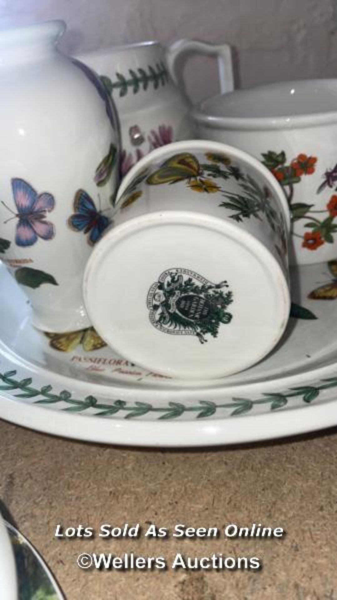 MINTON HADDON HALL, FOUR CUPS, SAUCERS AND TEA PLATES, OVAL DISH, PIN DISH; ROMANOV PORCELAIN 7 CUPS - Bild 7 aus 9