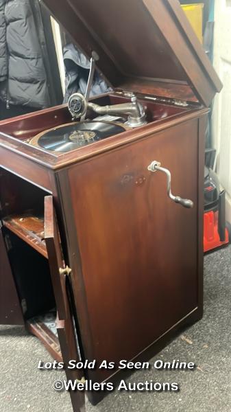 VINTAGE MAHOGANY CASED GRAMOPHONE, IN WORKING ORDER - Image 7 of 9