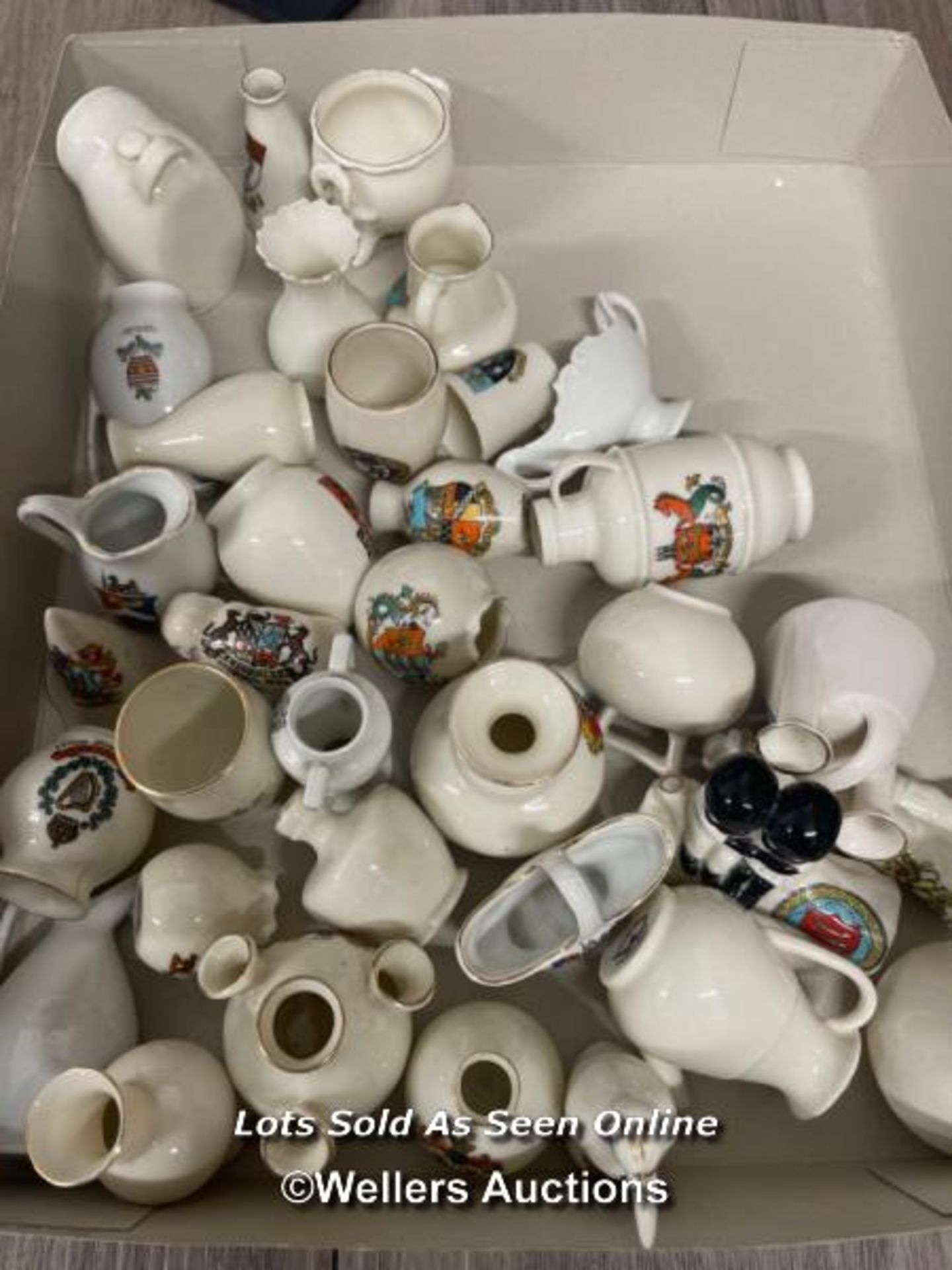 33 PIECES OF CRESTED CHINA