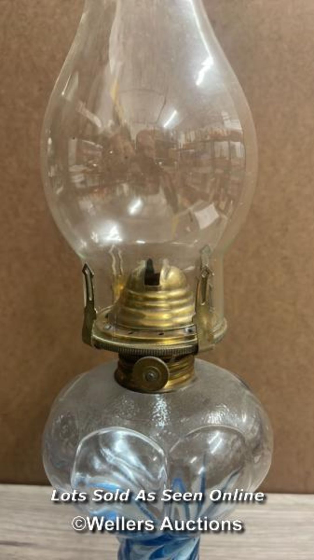 *BLUE GLASS OIL LAMP, LACKS SHADE - Image 3 of 4