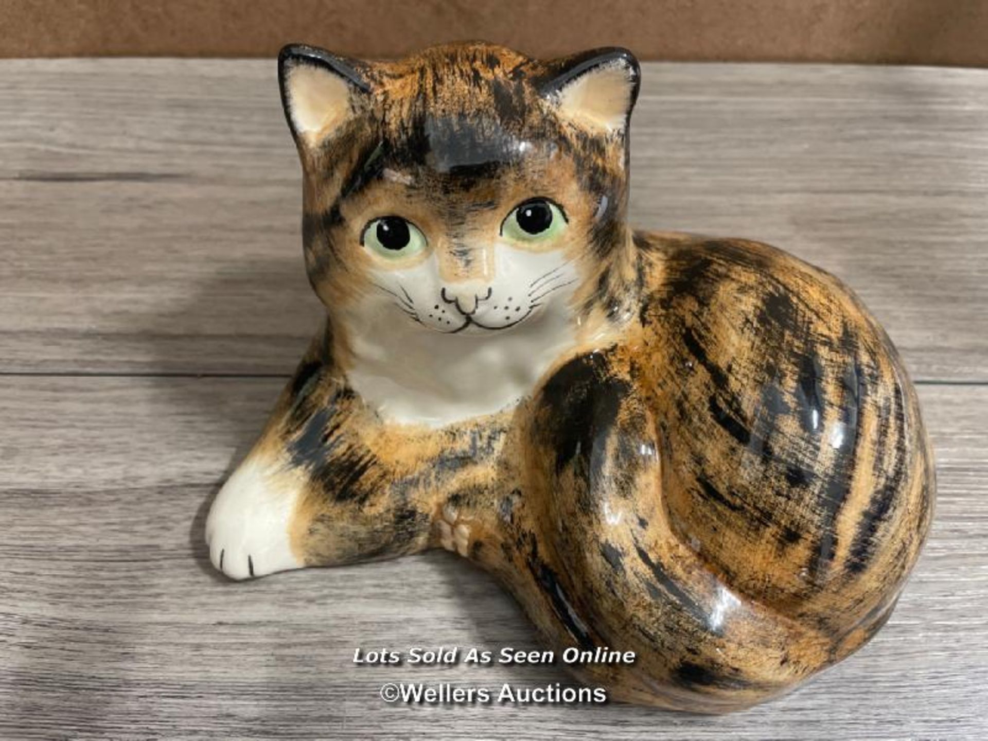 BABBACOMBE POTTERY CAT HAND DECORATED BY PHILIP LAURESTON, VERY GOOD CONDITION, 12CM HIGH - Image 2 of 5