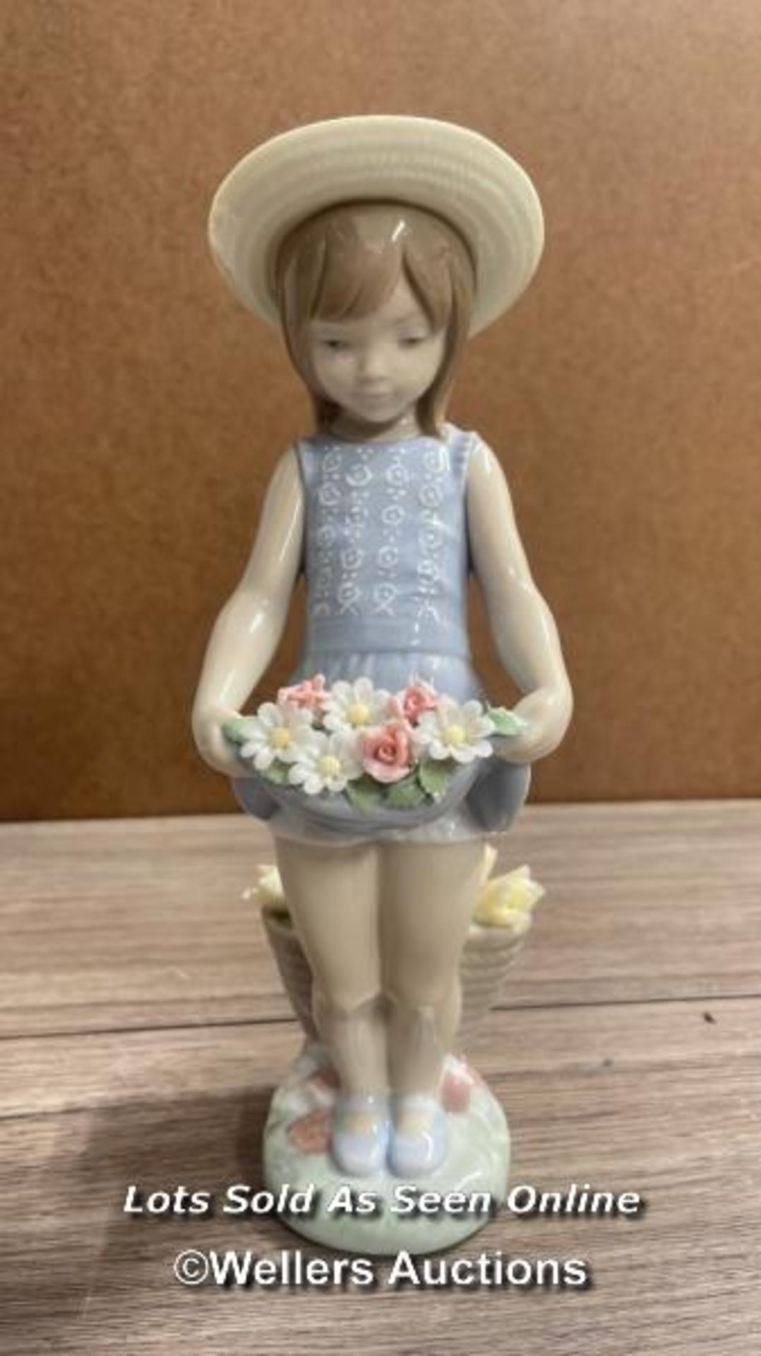 LLADRO "FLOWERS ON THE LAP" NO.01284, BOXED - Image 3 of 10