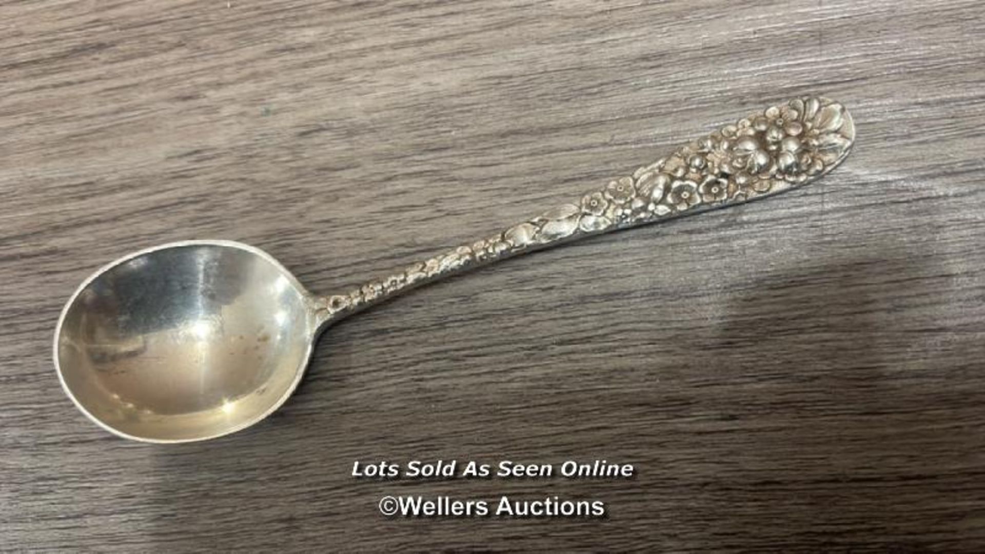 SIX STERLING STIEFF SILVER TEA SPOONS WITH FLORAL PATTERN, TOTAL WEIGHT 99G AND A PEIRCED DISH - Image 3 of 8