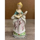 COPANHAGEN PORCELAIN LADY PLAYING A STRINGED INSTRUMENT, VERY GOOD CONDITION, 14.5CM HIGH