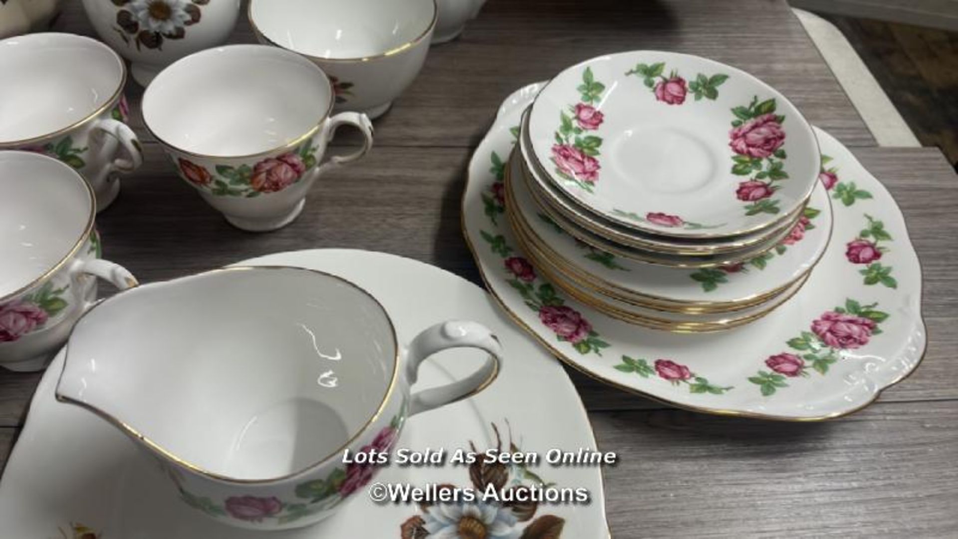 ASSORTED PART TEA SERVICE INCLUDING ROYAL CROFTON, CHODZIEZ AND GAINSBOROUGH (29) - Image 3 of 9