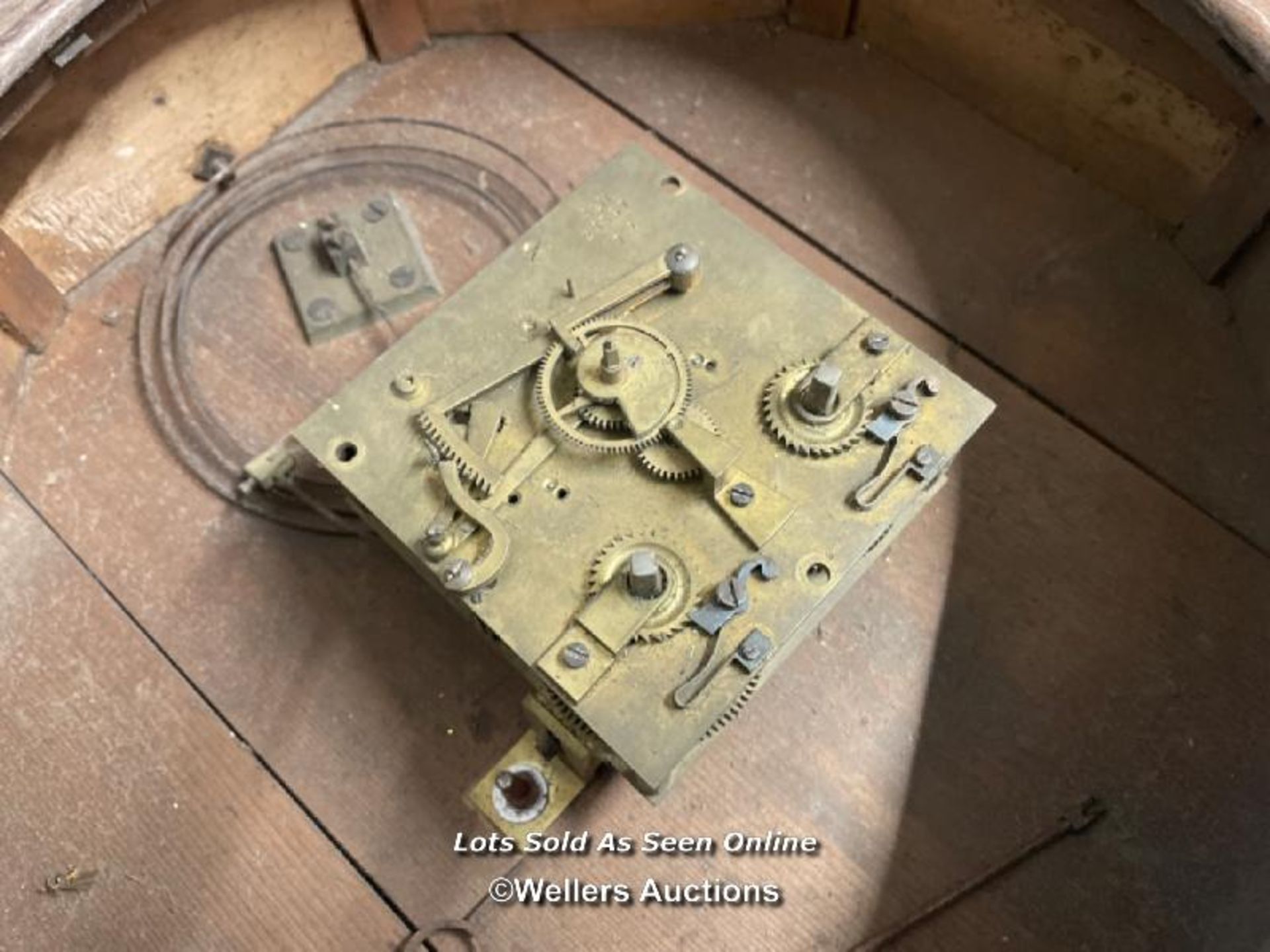 LARGE GENT OF LEICESTER STATION CLOCK; OAK WALL CLOCK SURROUND - Image 2 of 2