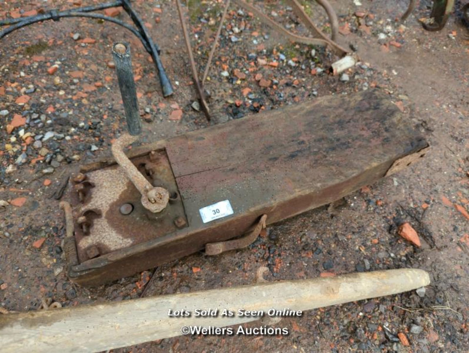 *CART JACK / ALL LOTS ARE LOCATED AT AUTHENTIC RECLAMATION TN5 7EF