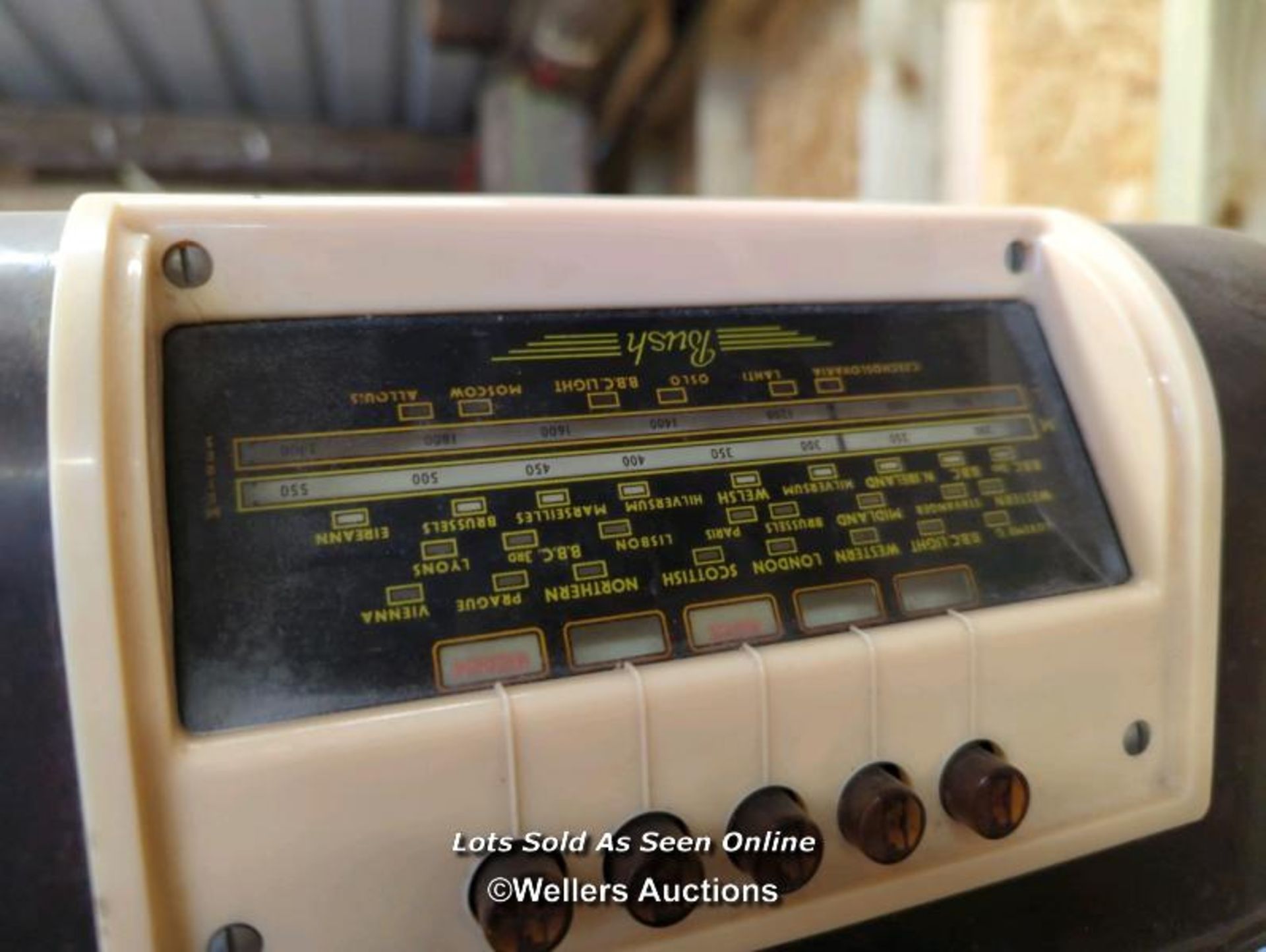 *VINTAGE BUSH RADIO, SERIAL NO: 62/58212, REPORTED AS WORKING (NO GUARANTEE) / ALL LOTS ARE - Image 2 of 2