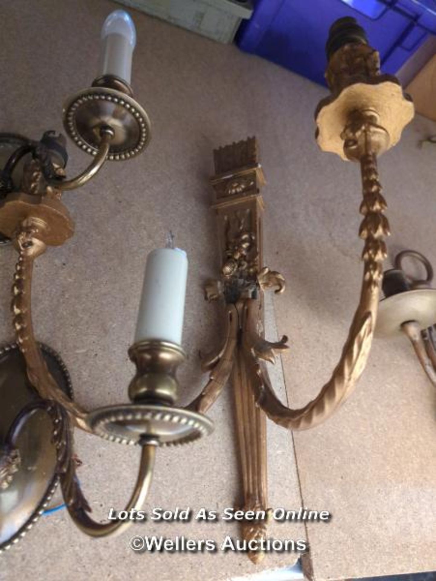 *FIVE VARIOUS BRASS WALL LIGHTS INCLUDING TWO PAIRS / ALL LOTS ARE LOCATED AT AUTHENTIC - Image 3 of 3