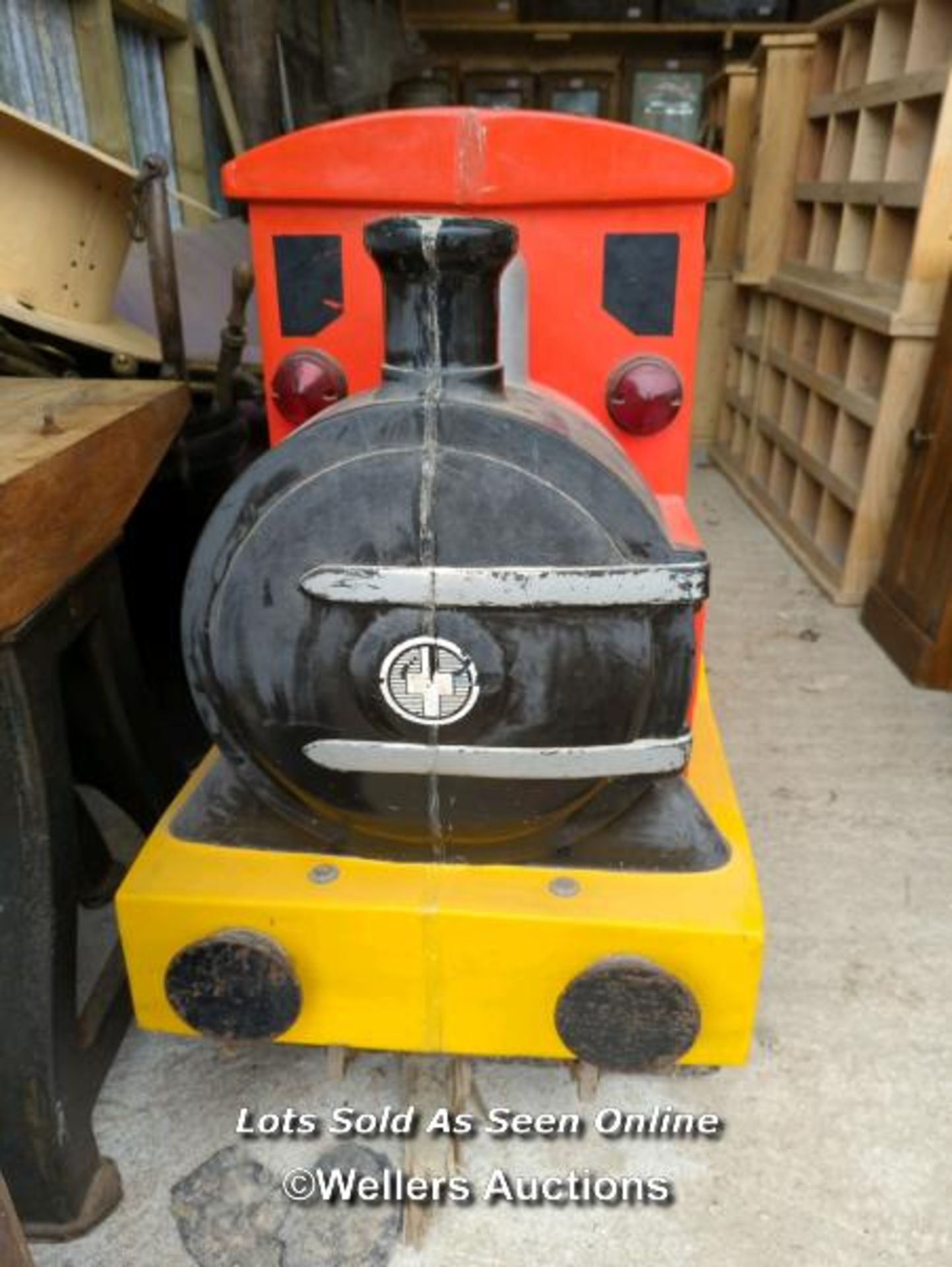 *CHILDRENS RIDE ON ELECTRIC TOY TRAIN, FULL WORKING (JUST NEED A 20P!) / ALL LOTS ARE LOCATED AT - Image 3 of 6