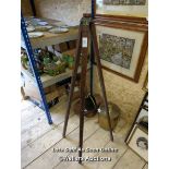 *VINTAGE TRIPOD STAND / ALL LOTS ARE LOCATED AT AUTHENTIC RECLAMATION TN5 7EF