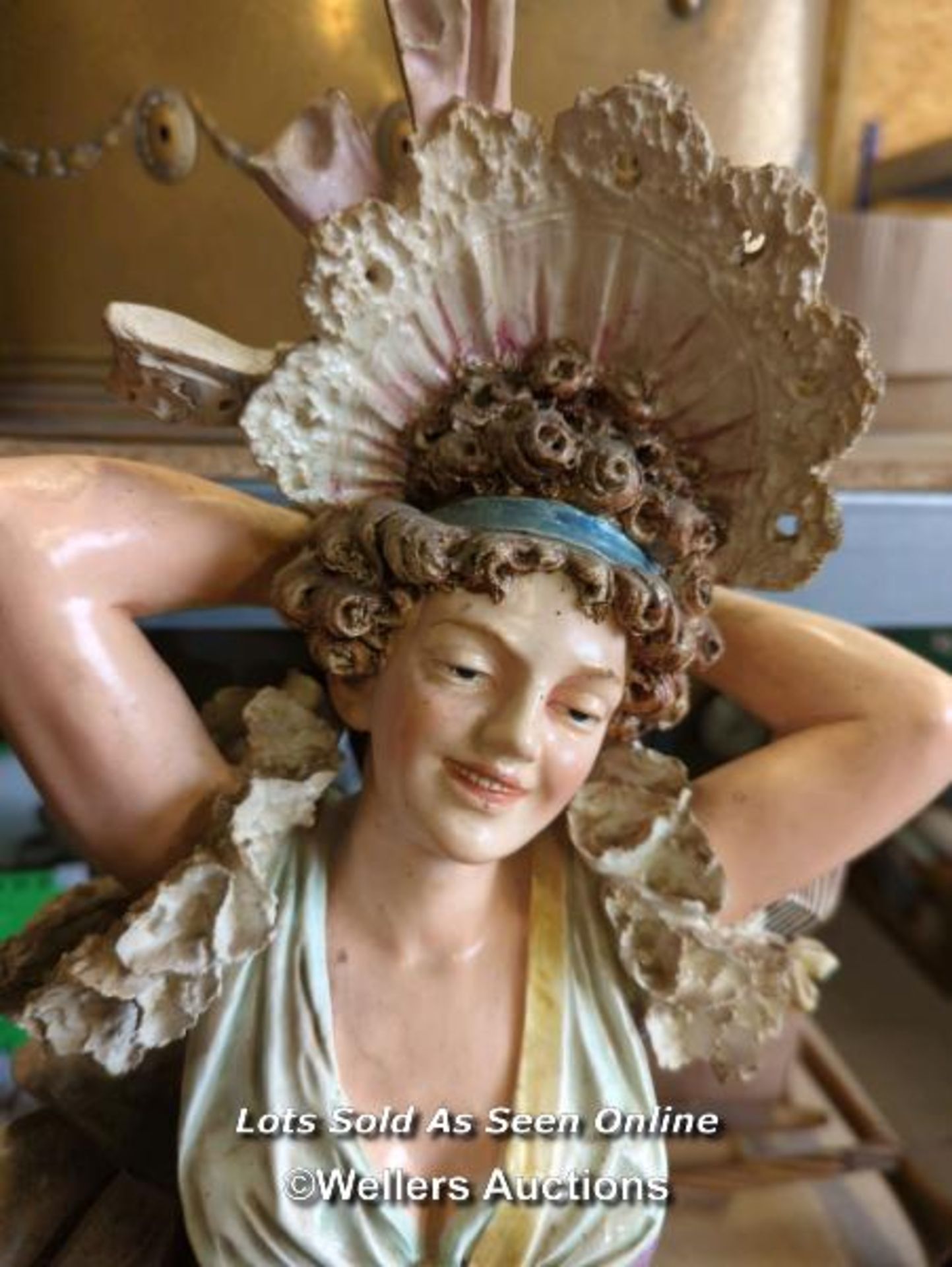 *LARGE STATUE OF A LADY WITH A MANDOLIN ON A PLINTH, LADY 36 INCHES HIGH, PLINTH 21 INCHES HIGH / - Bild 4 aus 4