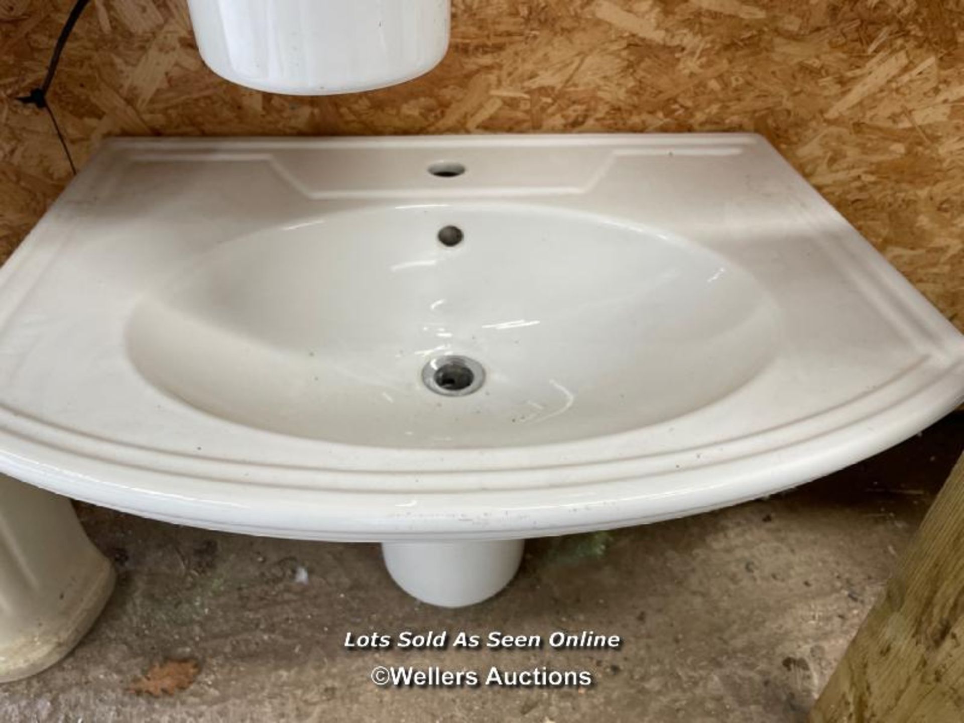 *TWO SINKS / ALL LOTS ARE LOCATED AT AUTHENTIC RECLAMATION TN5 7EF - Image 2 of 3