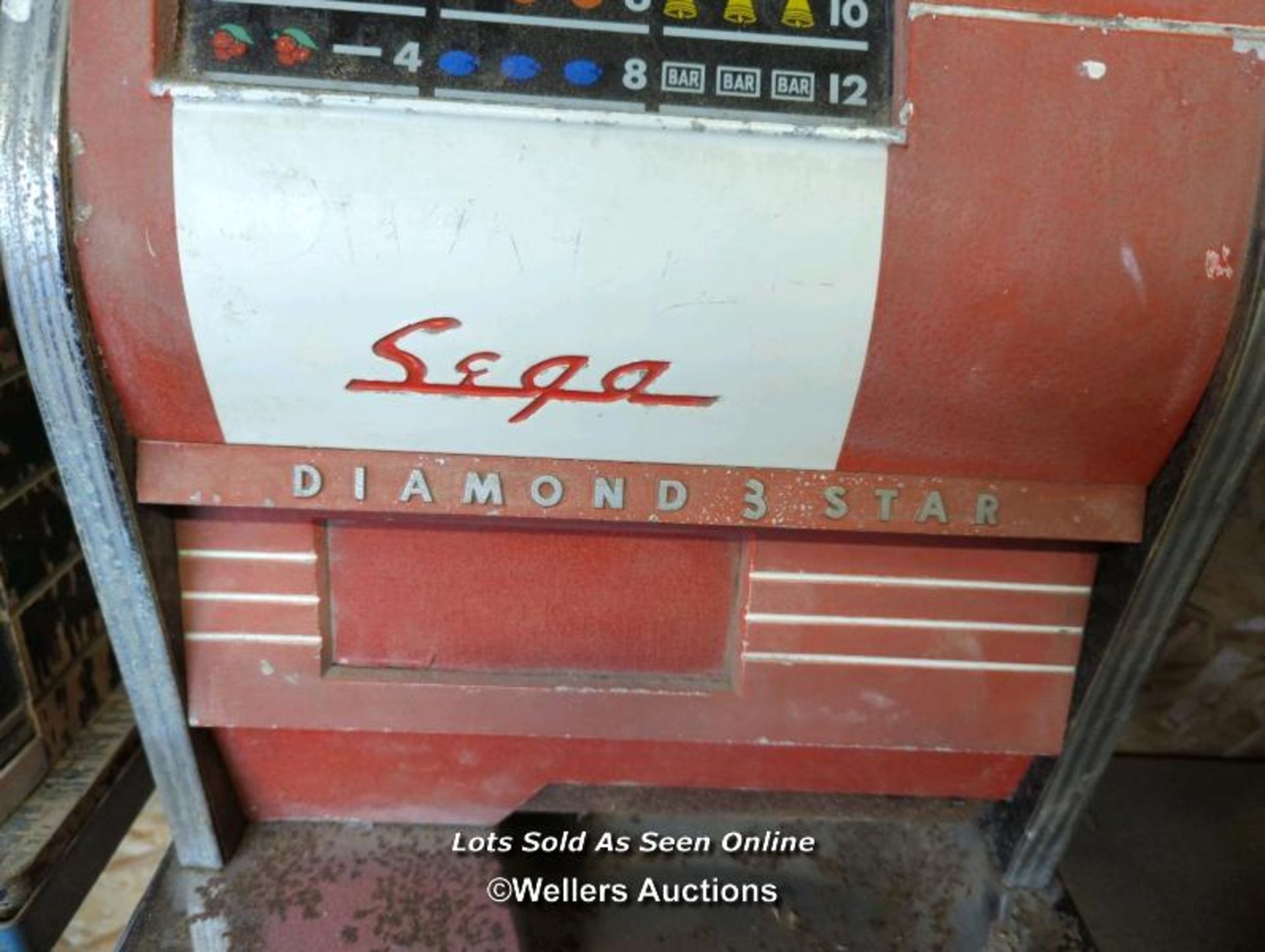 *VINTAGE SEGA 'DIAMOND 3 STAR' ONE ARM BANDIT ON A STAND / ALL LOTS ARE LOCATED AT AUTHENTIC - Image 4 of 5