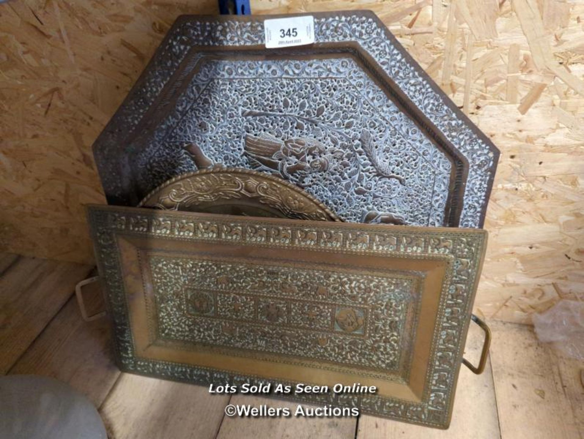 *FIVE ASSORTED METAL DECORATIVE PLAQUES AND A TRAY / ALL LOTS ARE LOCATED AT AUTHENTIC RECLAMATION