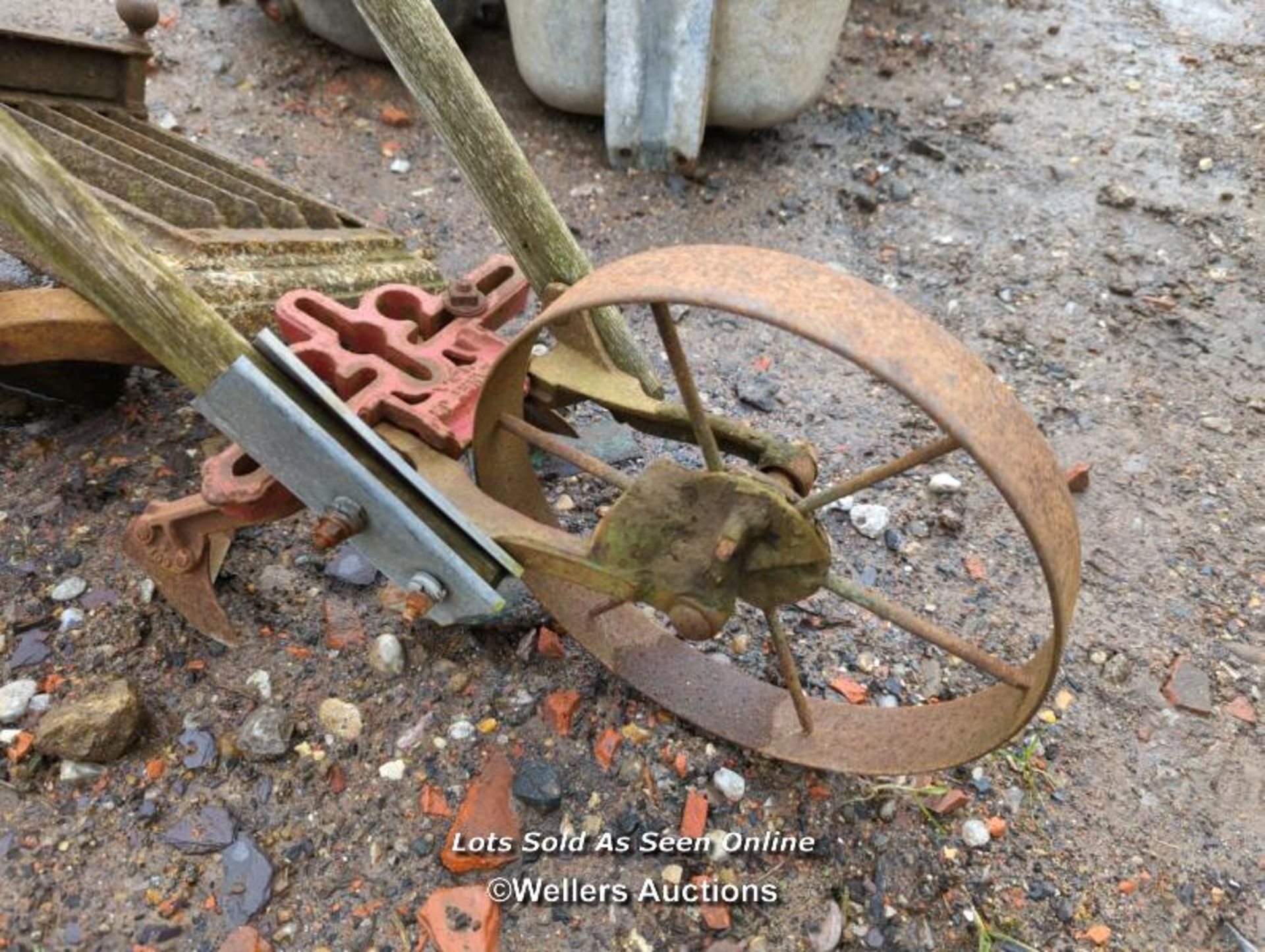 *SHEEP SHEARER, BOOT SCRAPER AND TILLER / ALL LOTS ARE LOCATED AT AUTHENTIC RECLAMATION TN5 7EF - Image 5 of 6