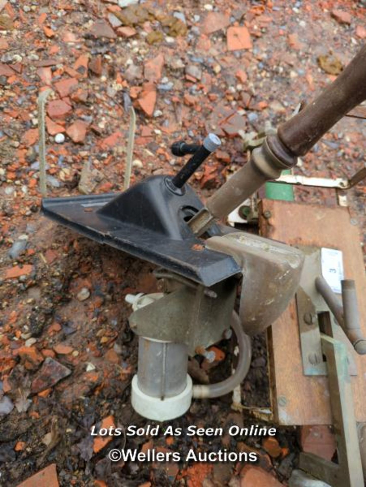 *PAIR OF AIR PUMPS / ALL LOTS ARE LOCATED AT AUTHENTIC RECLAMATION TN5 7EF - Image 3 of 3