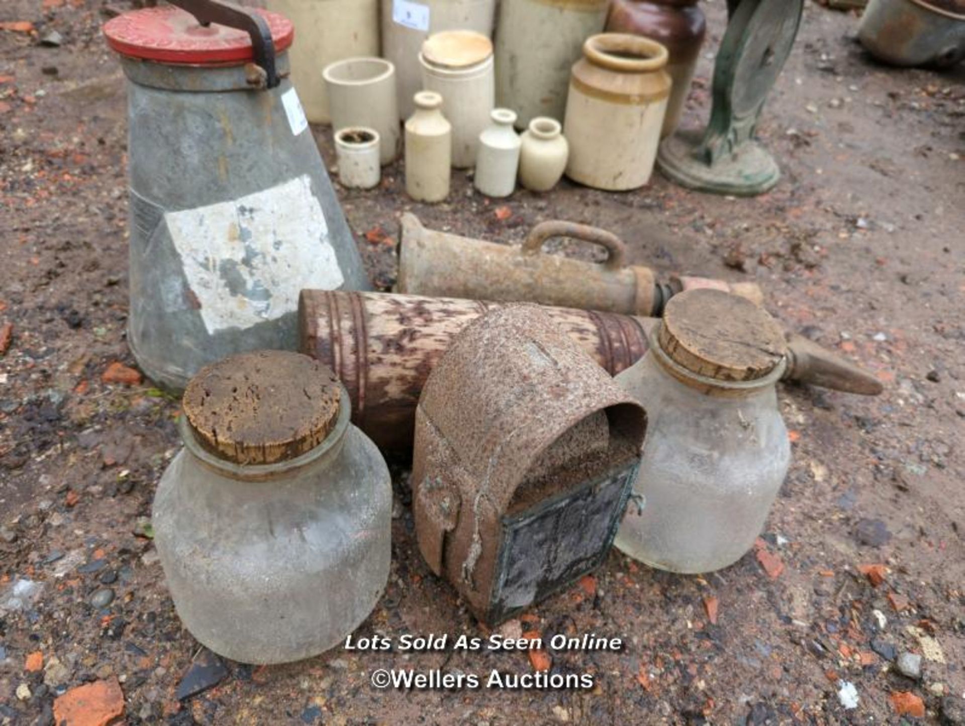 *PAIR OF JACKS, BOTTLE AND LAMP / ALL LOTS ARE LOCATED AT AUTHENTIC RECLAMATION TN5 7EF - Image 2 of 2